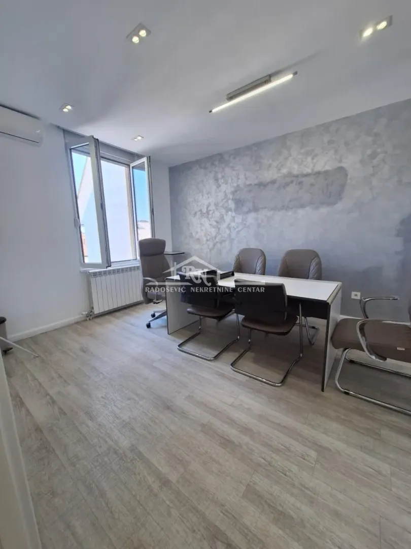 Prodaja, četvorosoban stan, 118m², Đeram Pijaca, Beograd
