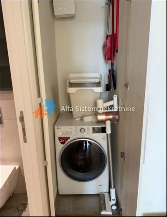 Izdavanje, dvosoban stan, 61m², Savski Venac, Beograd