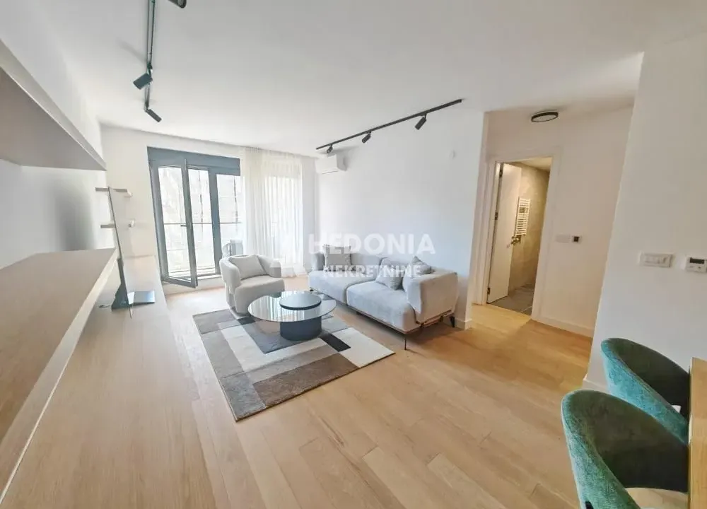 Izdavanje, dvosoban stan, 82m², Autokomanda, Voždovac Sve Podlokacije