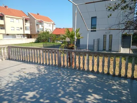 Prodaja, kuća, 232m², Tološi, Podgorica - image 7