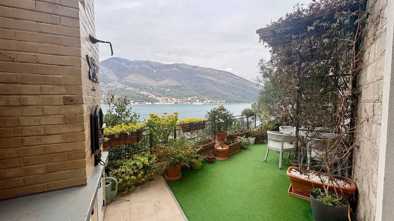 Prodaja, trosoban stan, 180m², Lepetani, Tivat