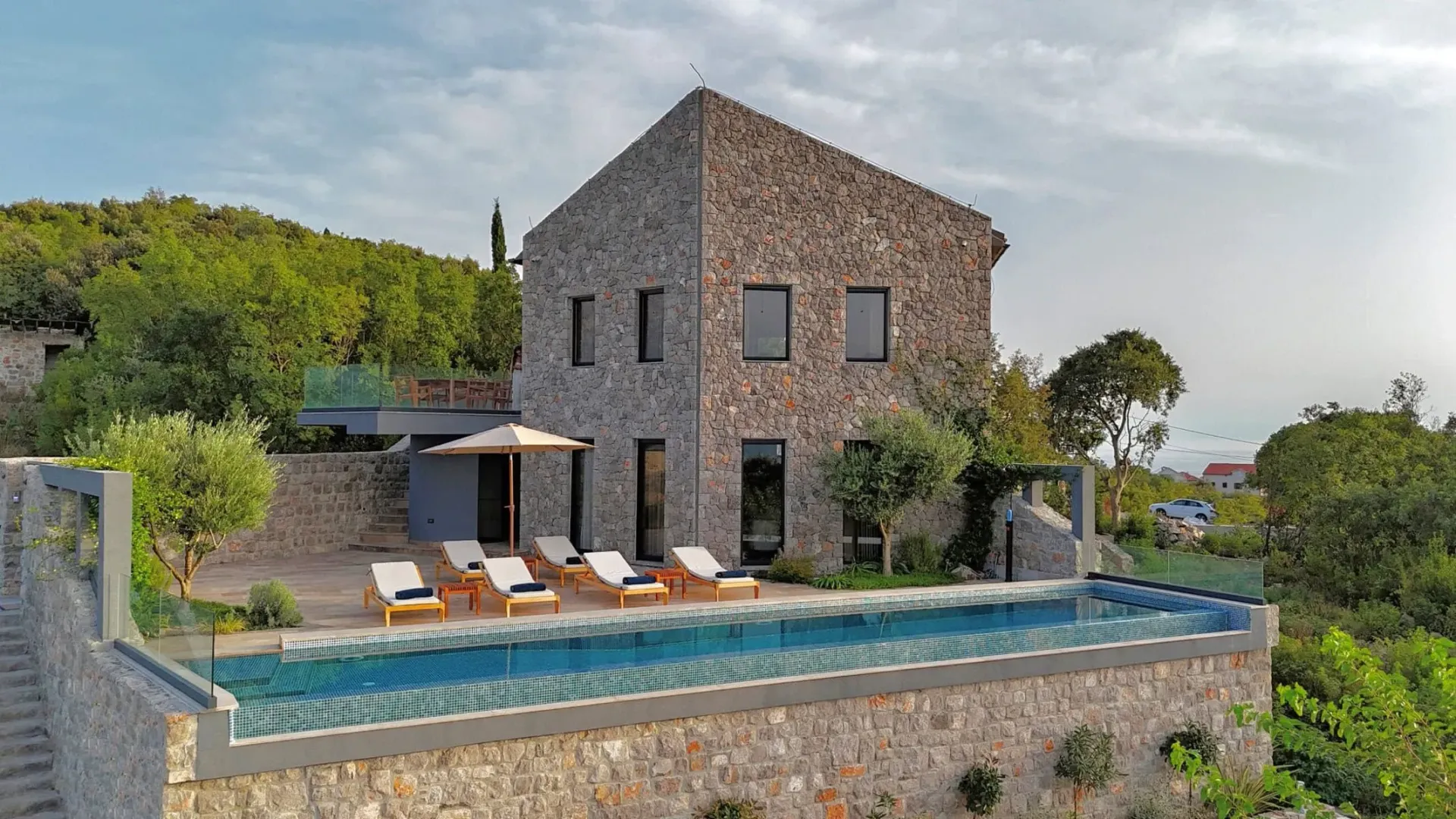 Rent, house, 520m², Đuraševići, Tivat