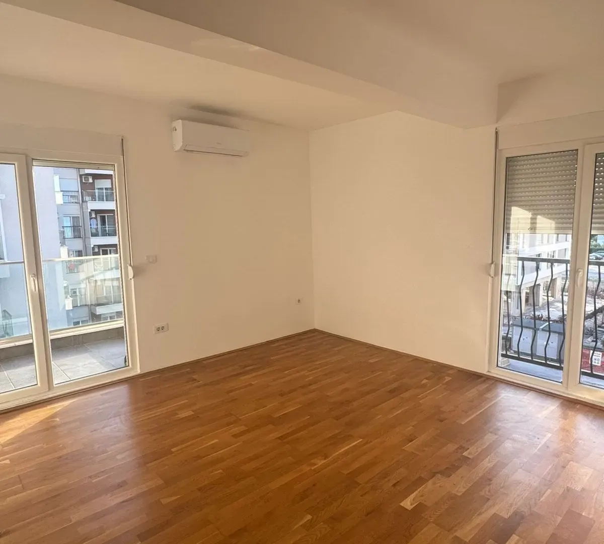 Izdavanje, dvosoban stan, 62m², Stari Aerodrom, Podgorica