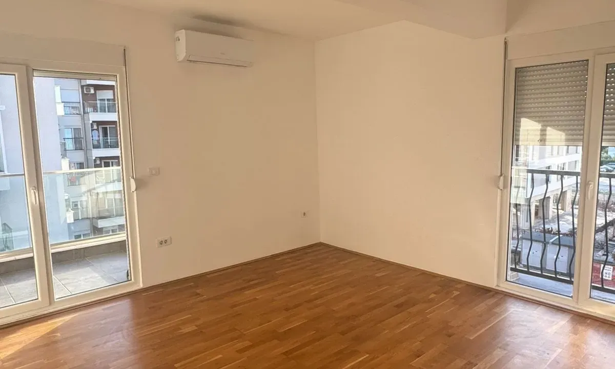 Izdavanje, dvosoban stan, 62m², Stari Aerodrom, Podgorica