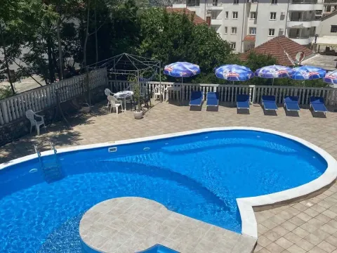 Izdavanje, dvosoban stan, 89m², Risan, Kotor - image 5