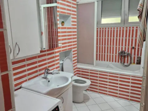 Izdavanje, dvosoban stan, 66m², Dobrota, Kotor - image 12