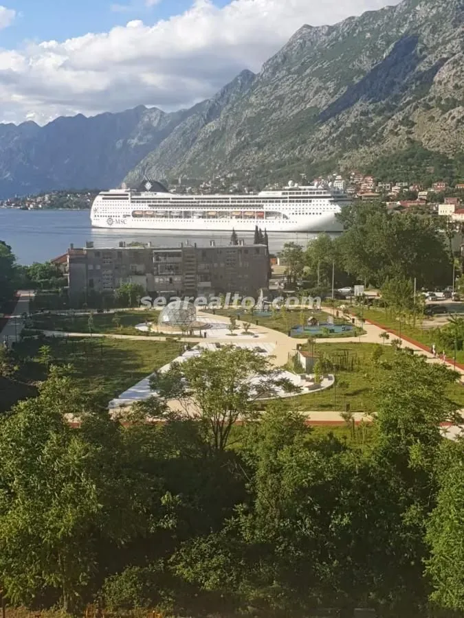 Rent, two bedroom apartment, 65m², Škaljari, Kotor