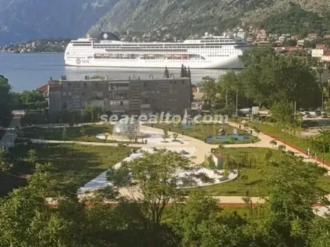 Rent, two bedroom apartment, 65m², Škaljari, Kotor - image 1