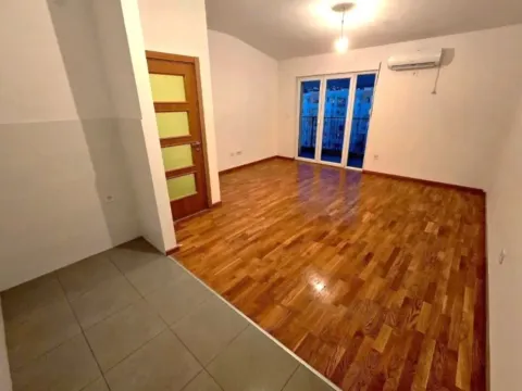 Prodaja, dvosoban stan, 72m², Stari Aerodrom, Podgorica - image 3