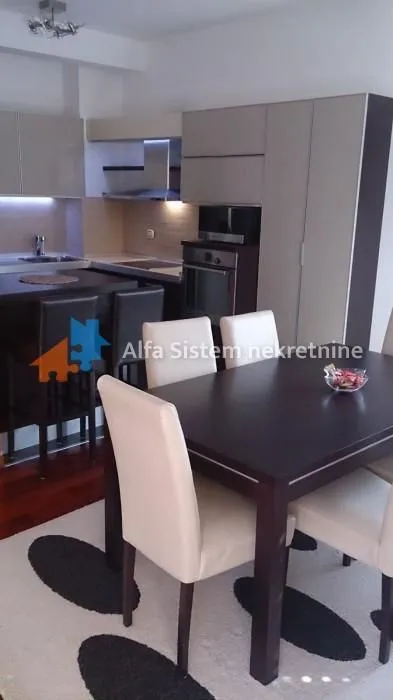 Izdavanje, trosoban stan, 95m², Savski Venac, Beograd
