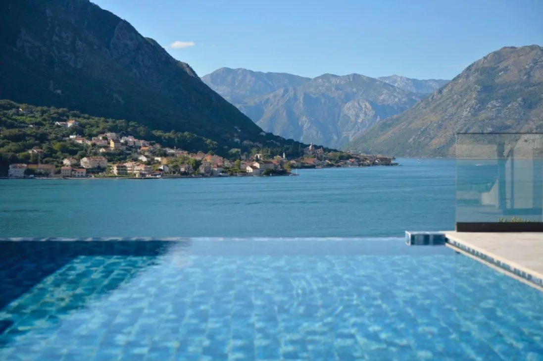 Prodaja, trosoban stan, 204m², Dobrota, Kotor