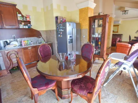 Sale, three bedroom apartment, 179m², Budva, Crna Gora - image 18