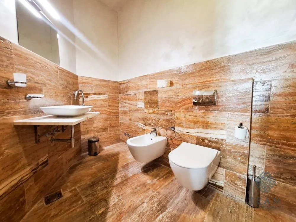 Izdavanje, kuća, 180m², Reževići, Budva