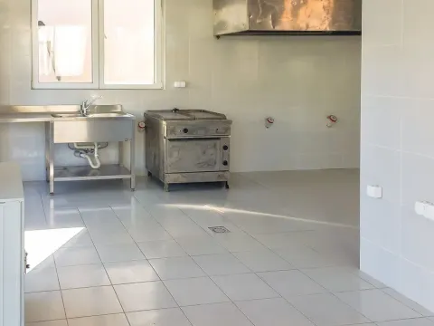 Izdavanje, stan, 140m², Tološi, Podgorica - image 12