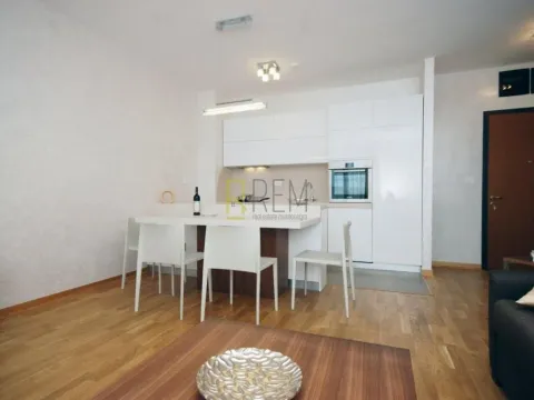 Izdavanje, dvosoban stan, 70m², City Kvart, Podgorica - image 2
