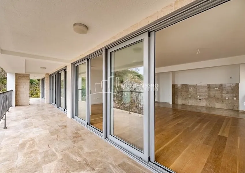 Sale, three bedroom apartment, 160m², Pržno, Budva