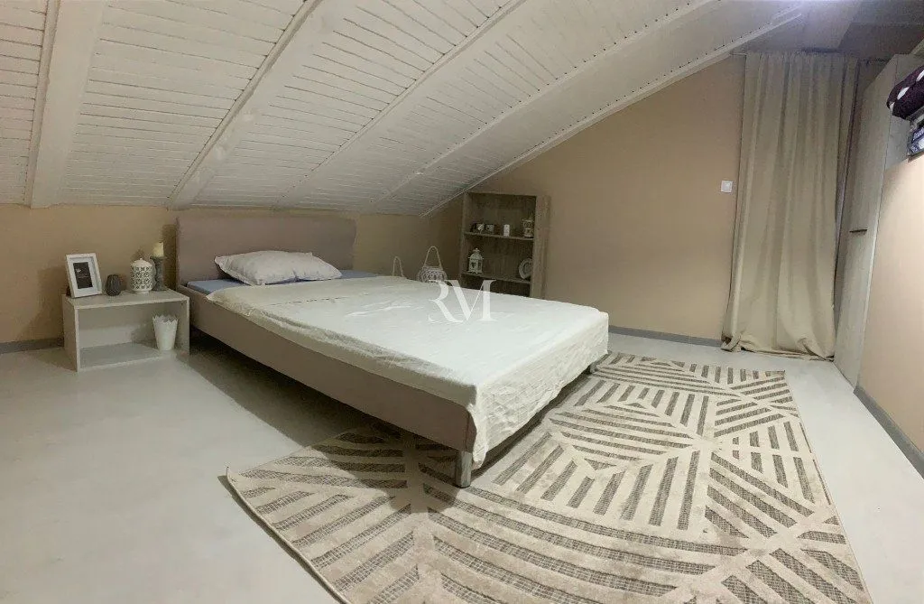 Izdavanje, trosoban stan, 100m², Dumidran, Tivat