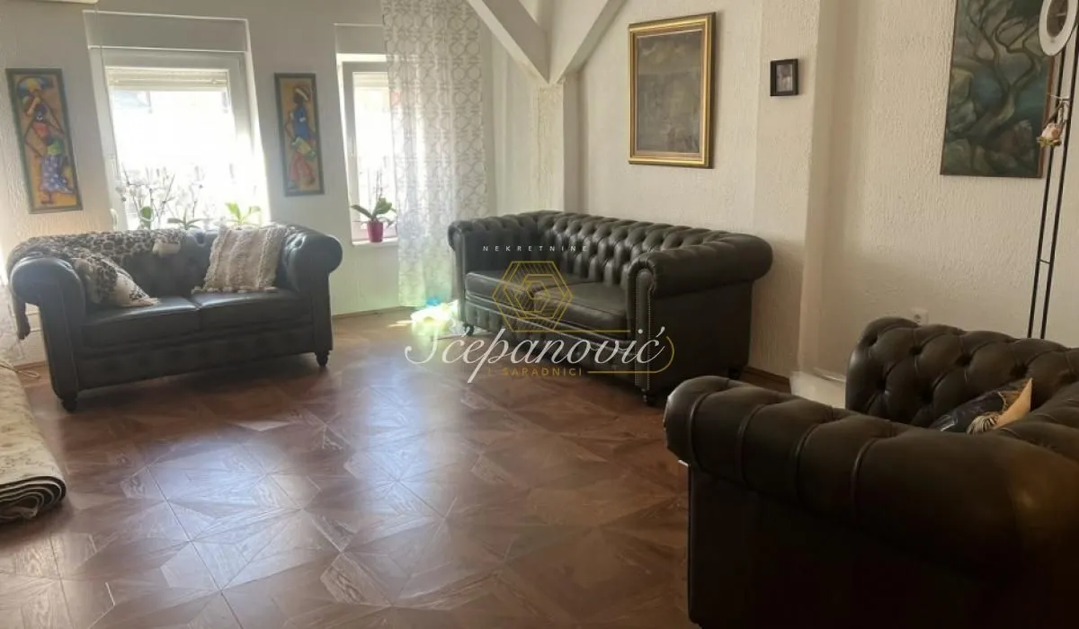 Prodaja, četvorosoban stan, 115m², Centar, Novi Sad