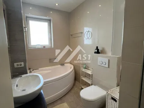 Izdavanje, četvorosoban stan, 95m², Centar, Novi Sad - image 7