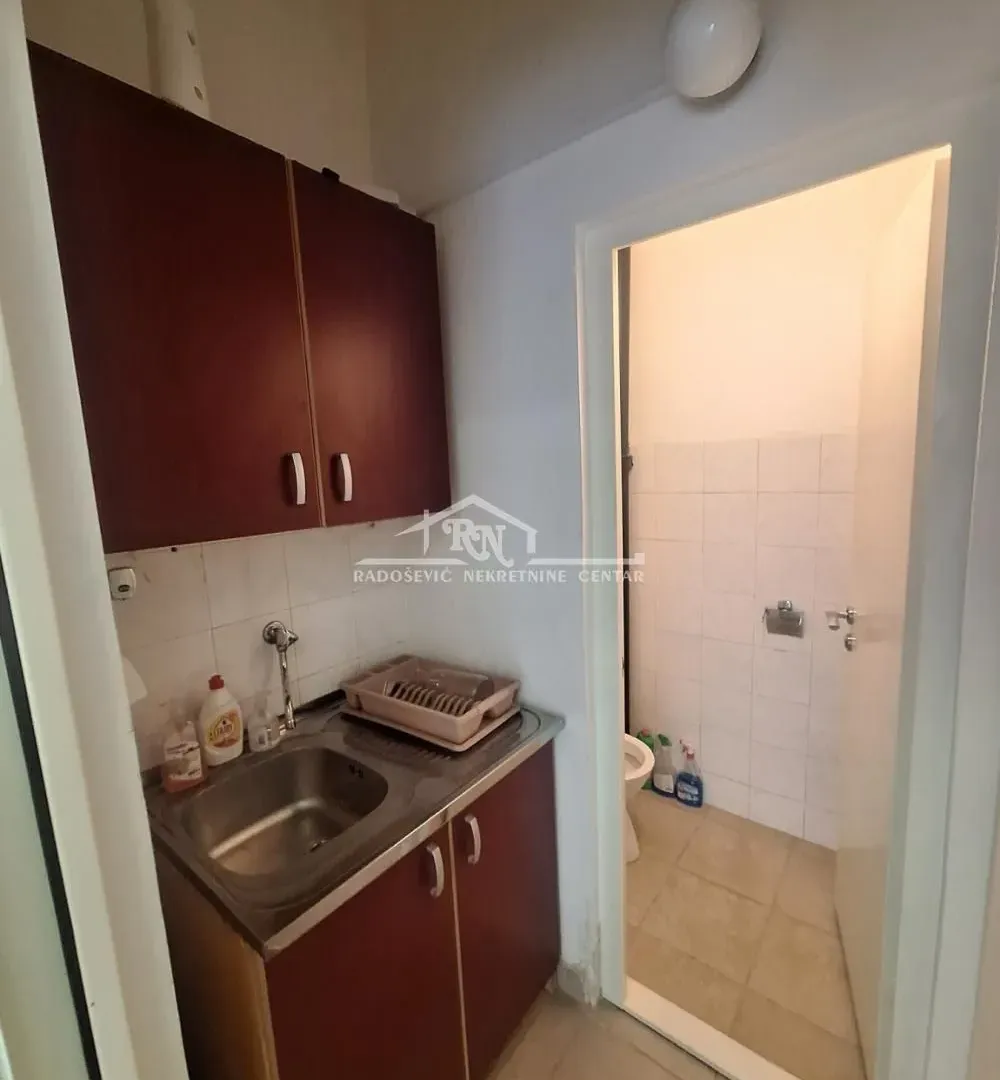 Izdavanje, poslovni prostor, 34m², Banovo Brdo, Beograd