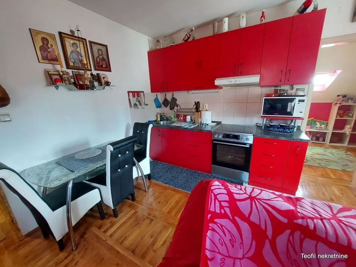 Prodaja, trosoban stan, 63m², Petlovo Brdo, Beograd