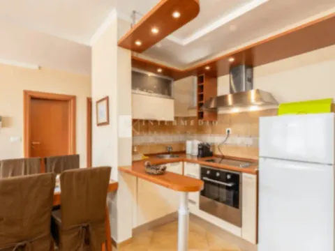 Izdavanje, jednosoban stan, 92m², Centar, Herceg Novi - image 4
