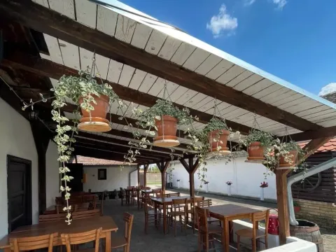 Prodaja, ugostiteljski objekat, 176m², Ruma, Srbija - image 1