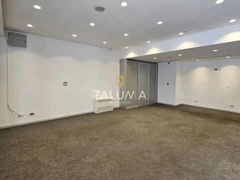 Izdavanje, poslovni prostor, 180m², City Kvart, Podgorica - image 4