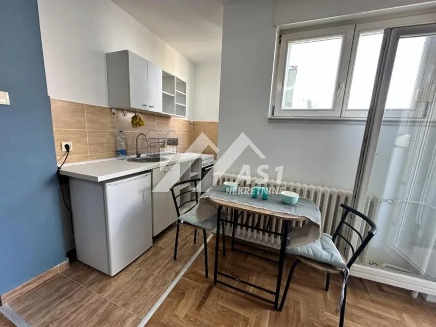 Izdavanje, jednosoban stan, 40m², Bulevar Oslobodjenja, Novi Sad Sve Podlokacije