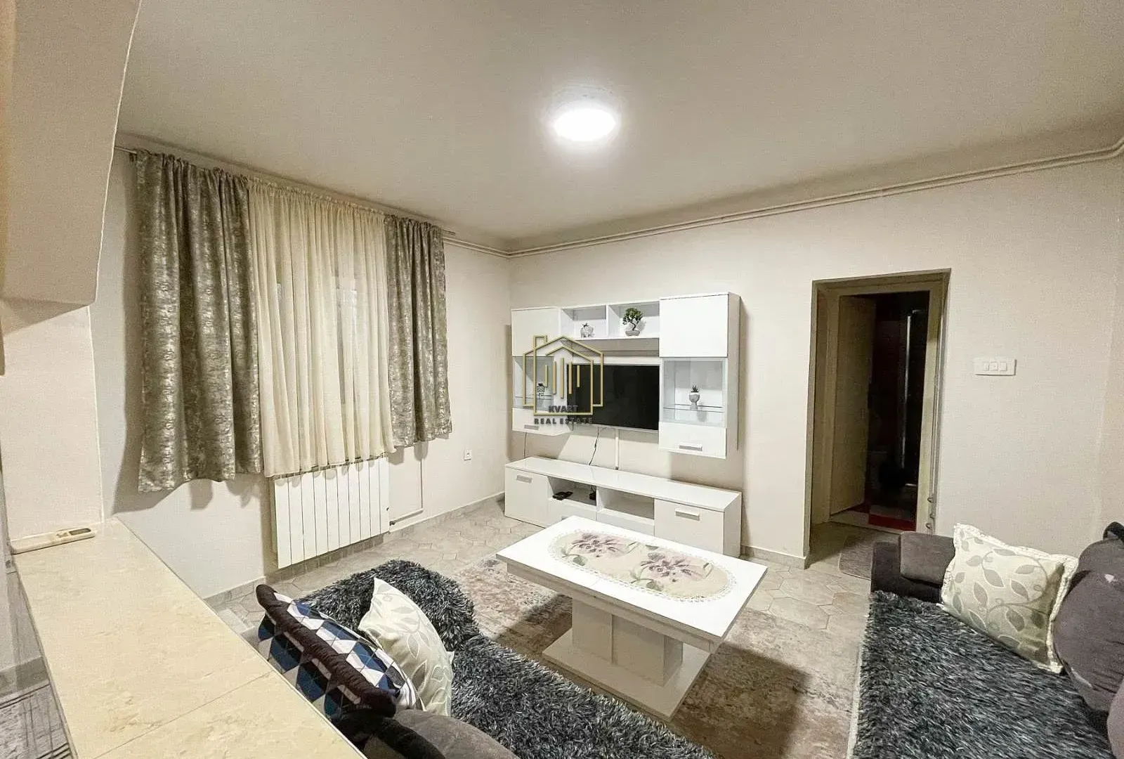 Izdavanje, dvosoban stan, 80m², Zelenika, Podgorica