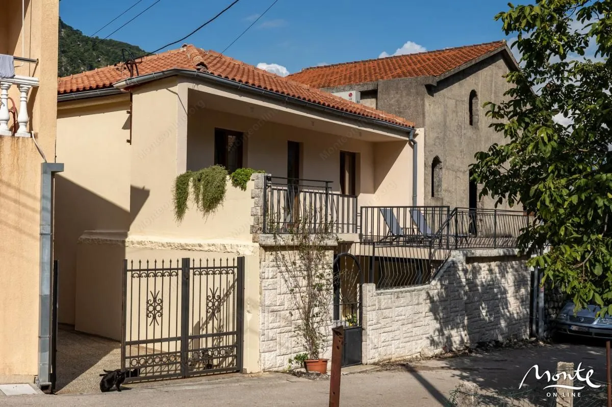 Sale, house, 110m², Kotor, Crna Gora