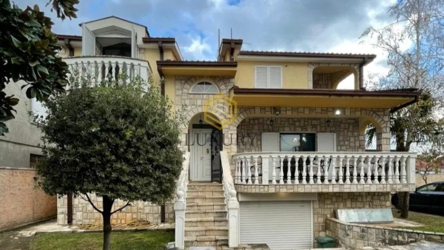 Izdavanje, kuća, 300m², Masline, Podgorica