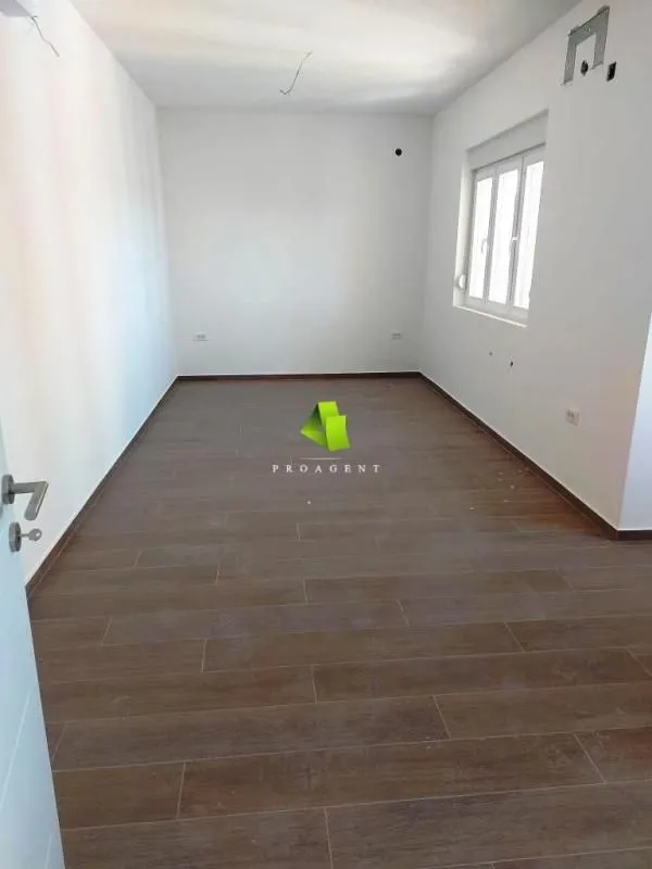 Rent, office space, 240m², Medijana, Niš