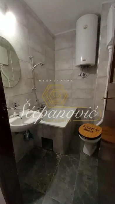 Prodaja, dvosoban stan, 43m², Adamovićevo Naselje, Novi Sad Sve Podlokacije