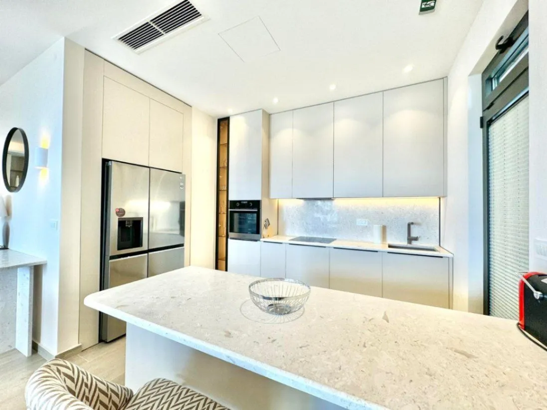 Izdavanje, kuća, 350m², Pržno, Budva