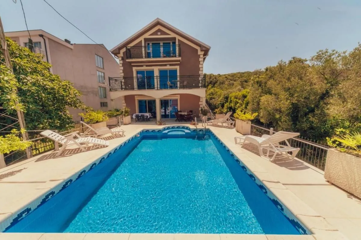Prodaja, kuća, 220m², Krašići, Tivat