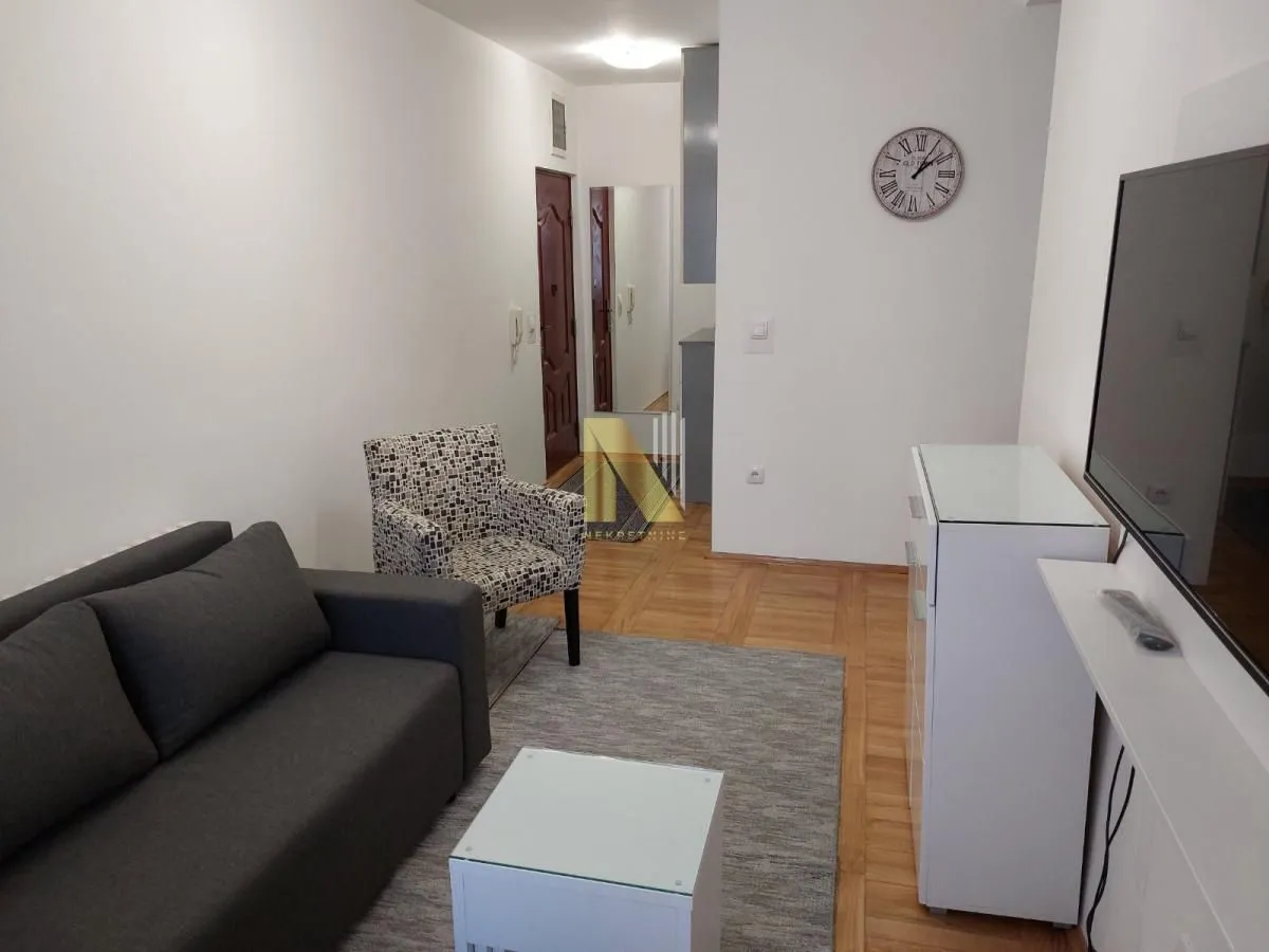Izdavanje, dvosoban stan, 34m², Socijalno, Novi Sad Sve Podlokacije