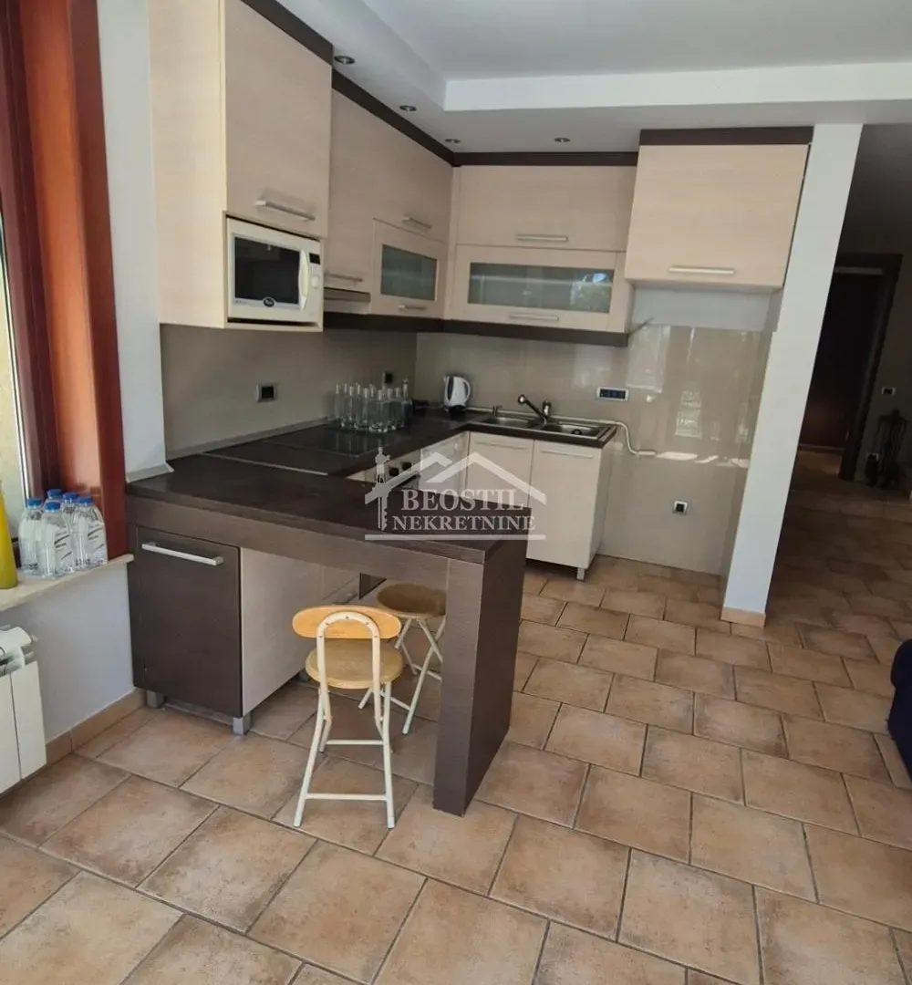 Rent, house, 319m², Julino Brdo, Beograd