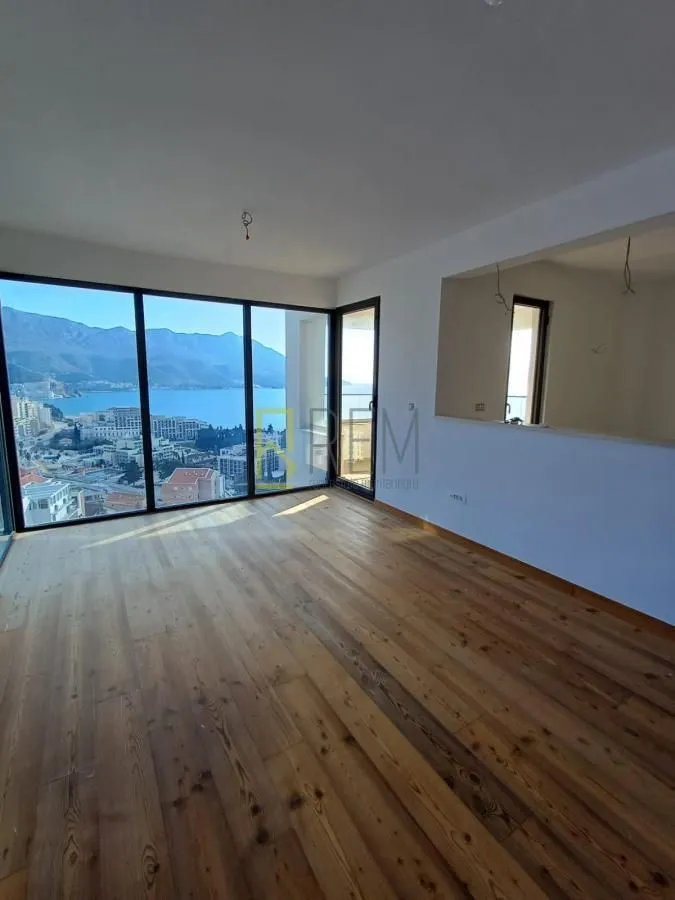 Sale, three bedroom apartment, 184m², Bečići, Budva