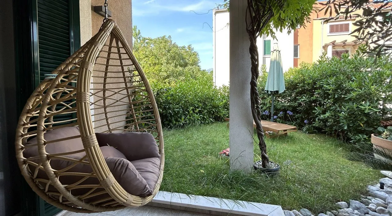 Prodaja, dvosoban stan, 92m², Morinj, Kotor