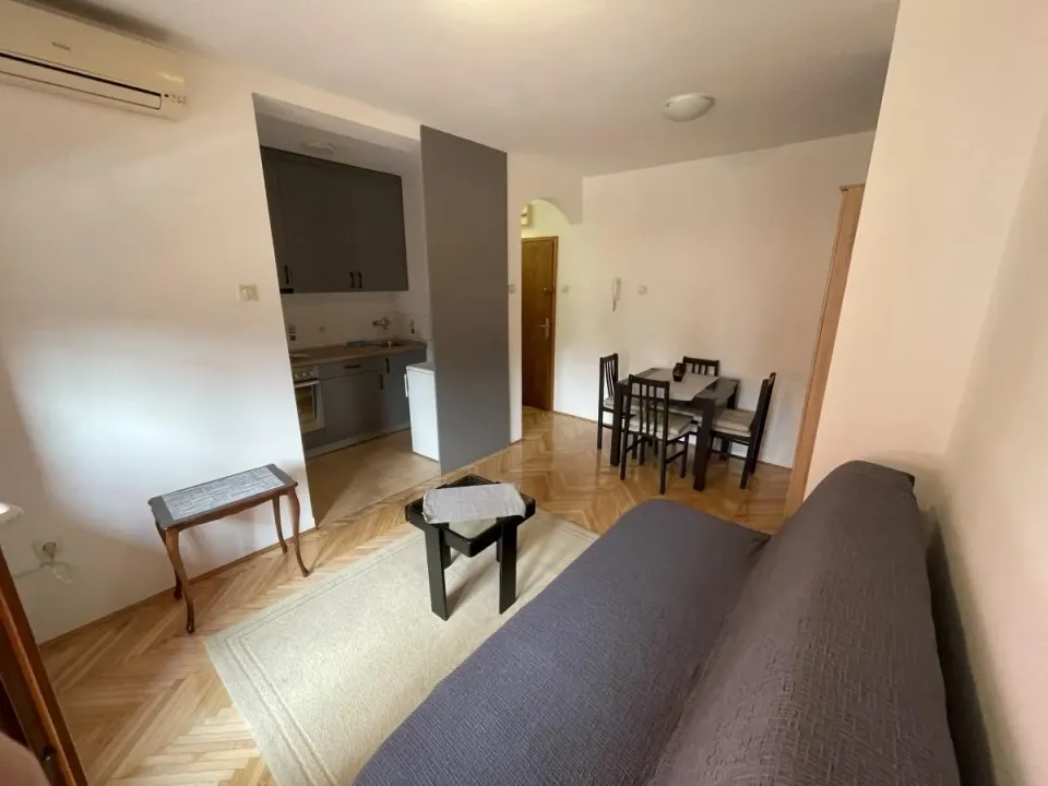 Izdavanje, garsonjera, 25m², Grbavica, Novi Sad Sve Podlokacije