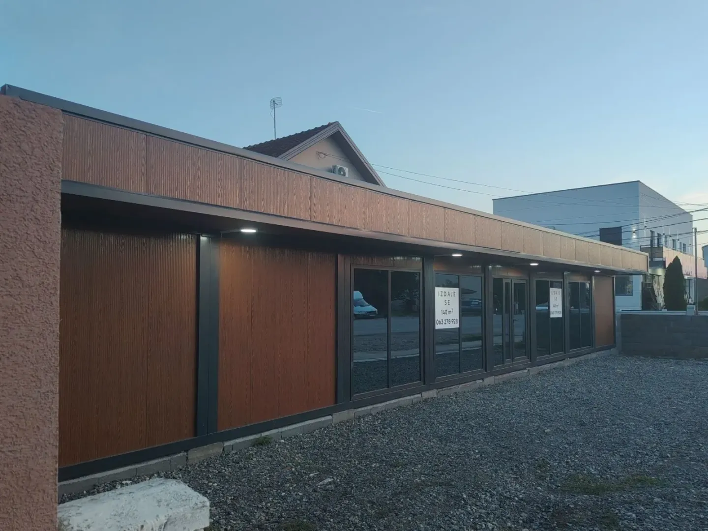 Rent, office space, 140m², Surčin, Beograd