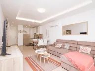 Izdavanje, jednosoban stan, 57m², Centar, Tivat - image 1