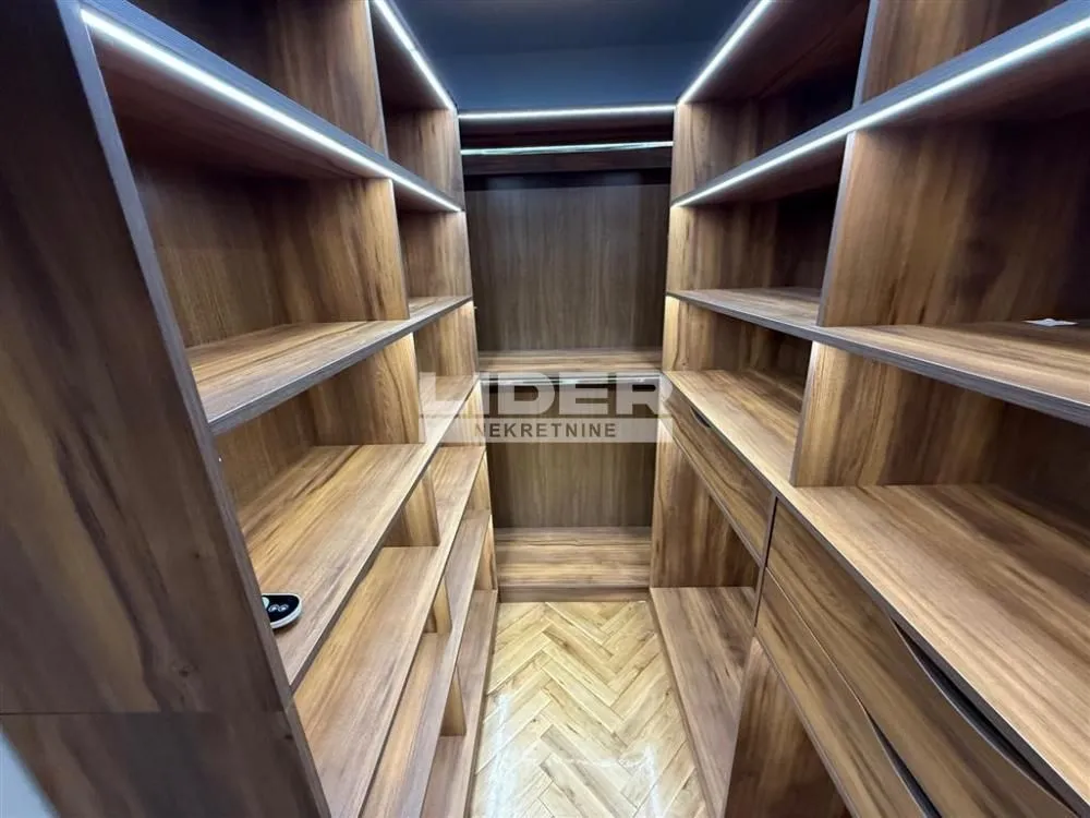 Izdavanje, kuća, 150m², Savski Venac, Beograd