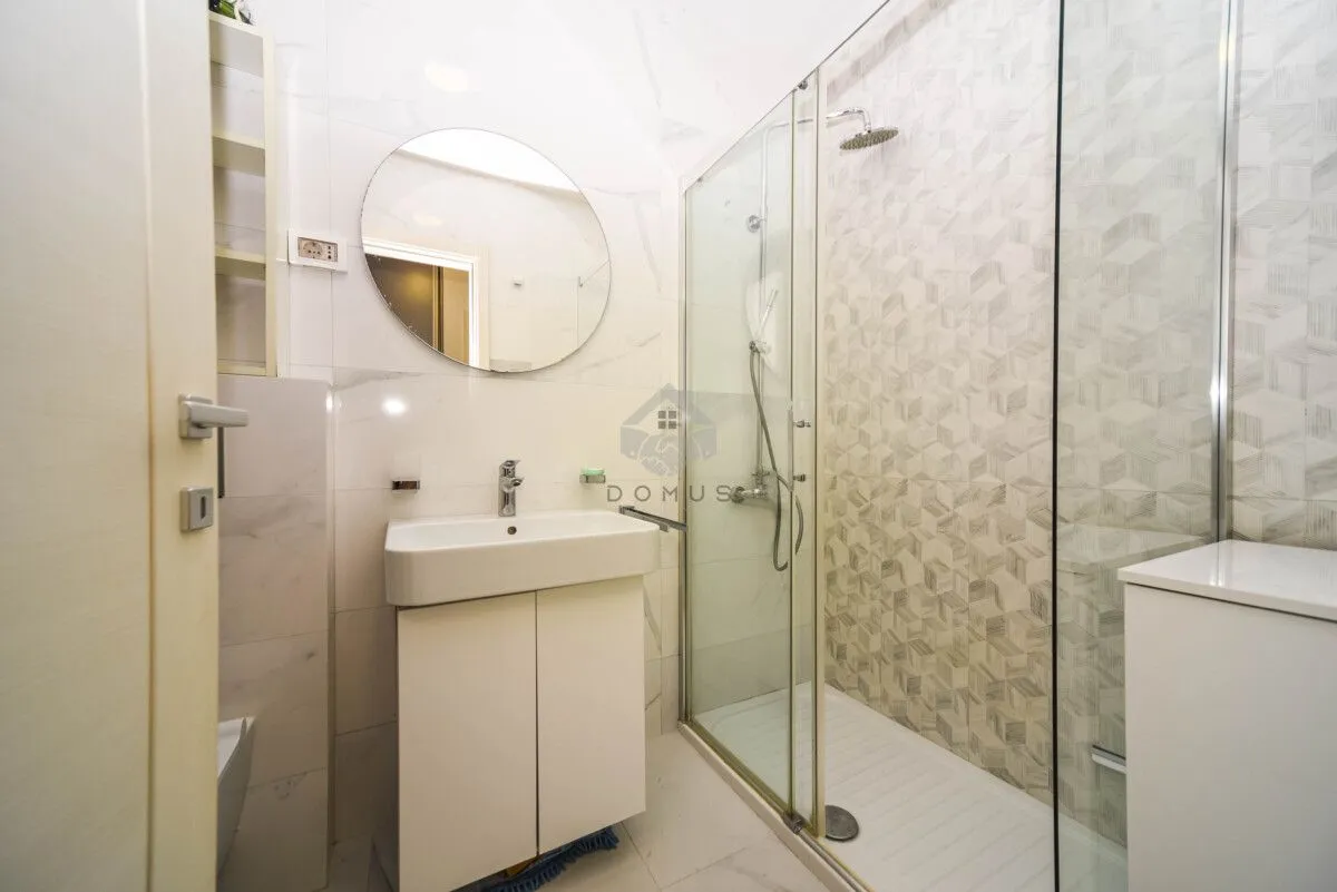 Izdavanje, jednosoban stan, 49m², Central Point, Podgorica