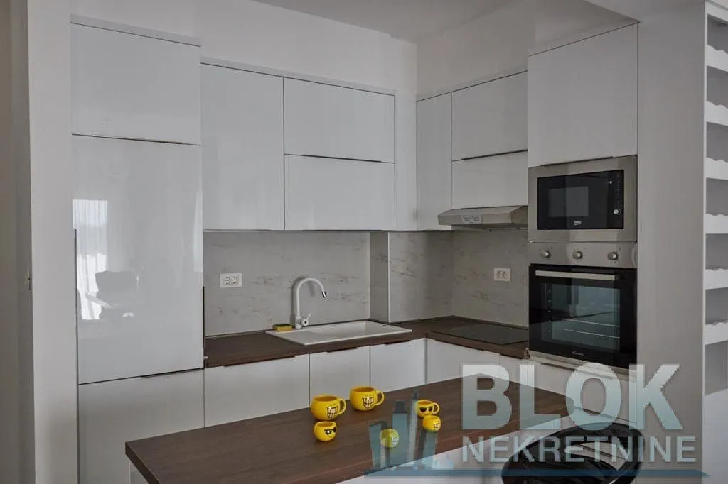 Izdavanje, trosoban stan, 106m², Preko Morače, Podgorica
