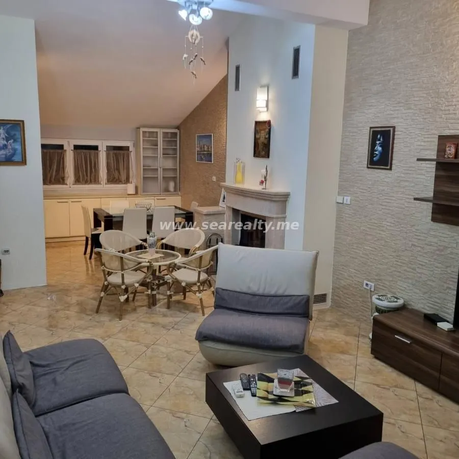 Rent, apartment, 103m², Centar, Tivat
