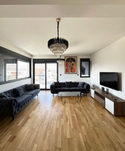 Izdavanje, trosoban stan, 130m², Dalmatinska ulica, Podgorica