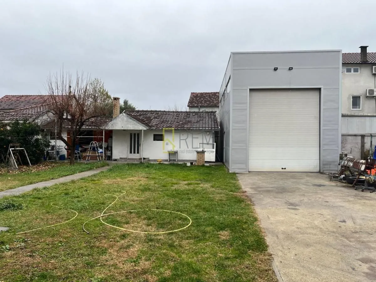 Sale, house, 183m², Tološi, Podgorica