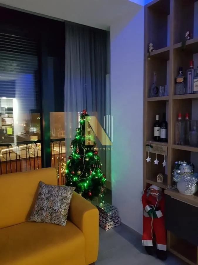 Izdavanje, trosoban stan, 80m², Stari grad, Novi Sad